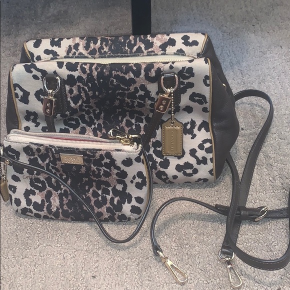 Coach Handbags - Coach purse & wristlet FINAL PRICE DROP